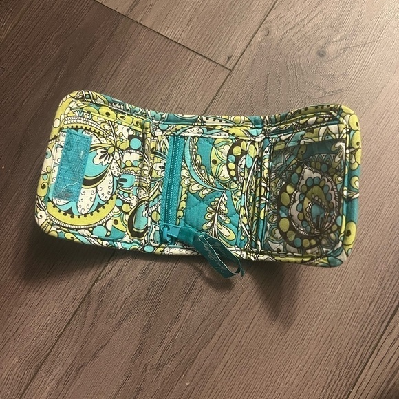 Vera‎ Bradley Tri Fold Pocket Wallet Peacock - Picture 2 of 4